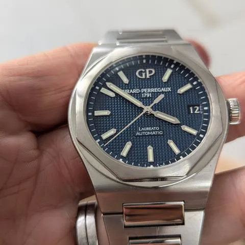 Girard-Perregaux Laureato 81010-11-431-11A 42mm Blue