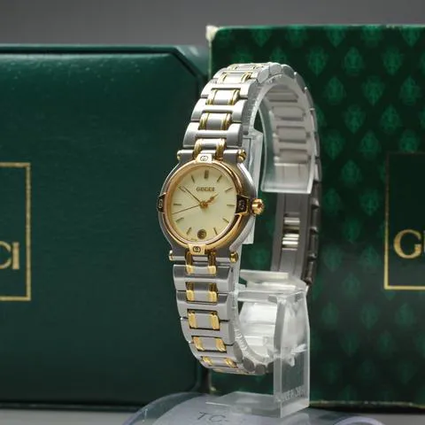 Gucci 9000L 25mm Stainless steel White