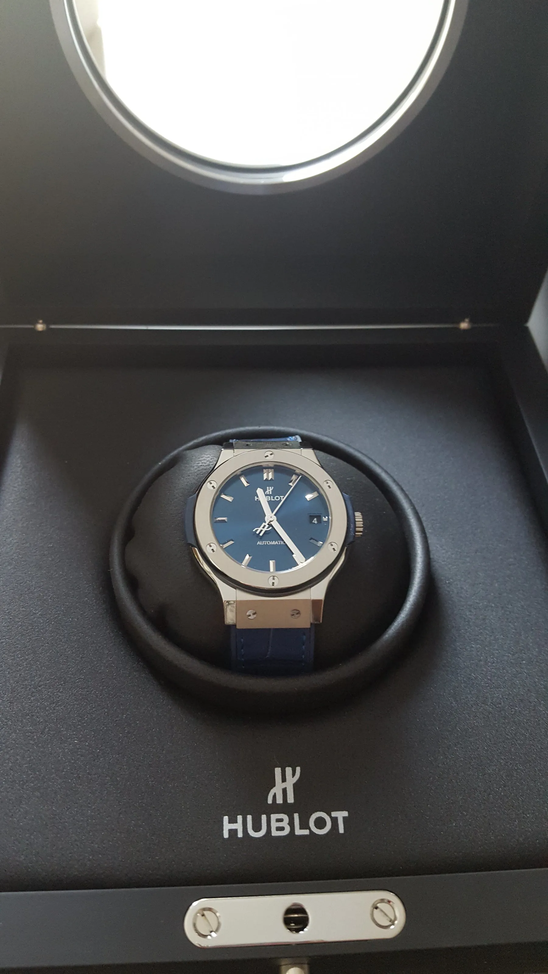 Hublot Classic Fusion Blue 565.NX.7170.LR 38mm Titan Blue