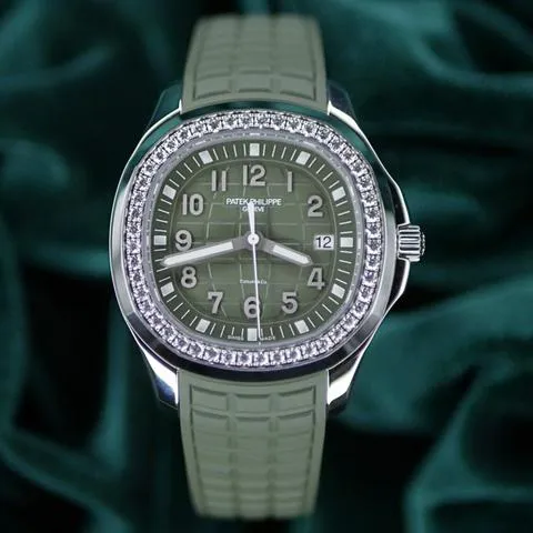 Patek Philippe Aquanaut 5267/200A-011 39mm Stainless steel Green