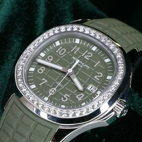 Patek Philippe Aquanaut 5267/200A-011 39mm Stainless steel Green 9