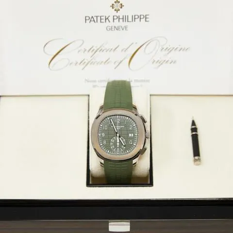 Patek Philippe Aquanaut 5968G-010 42mm White gold Green