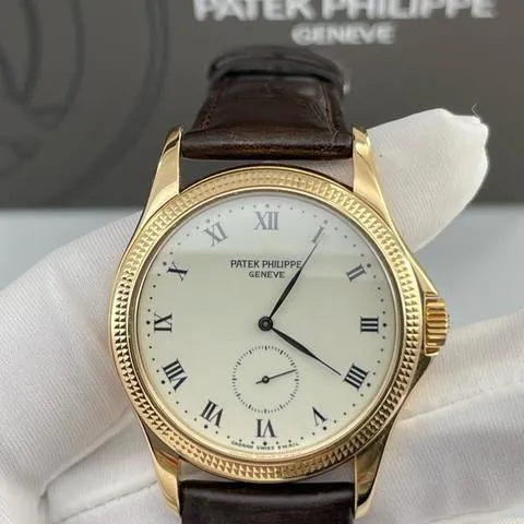 Patek Philippe Calatrava 5115J 35mm Yellow gold White