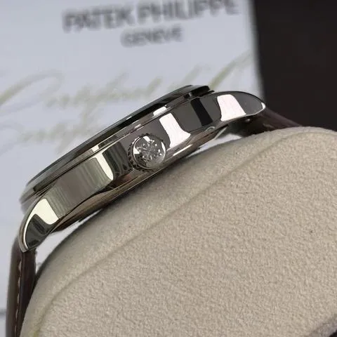 Patek Philippe Calatrava Pilot Travel Time 5524G-001 42mm White gold Blue 1