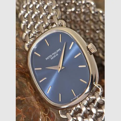 Patek Philippe Golden Ellipse 4226/905 23mm White gold Blue 5