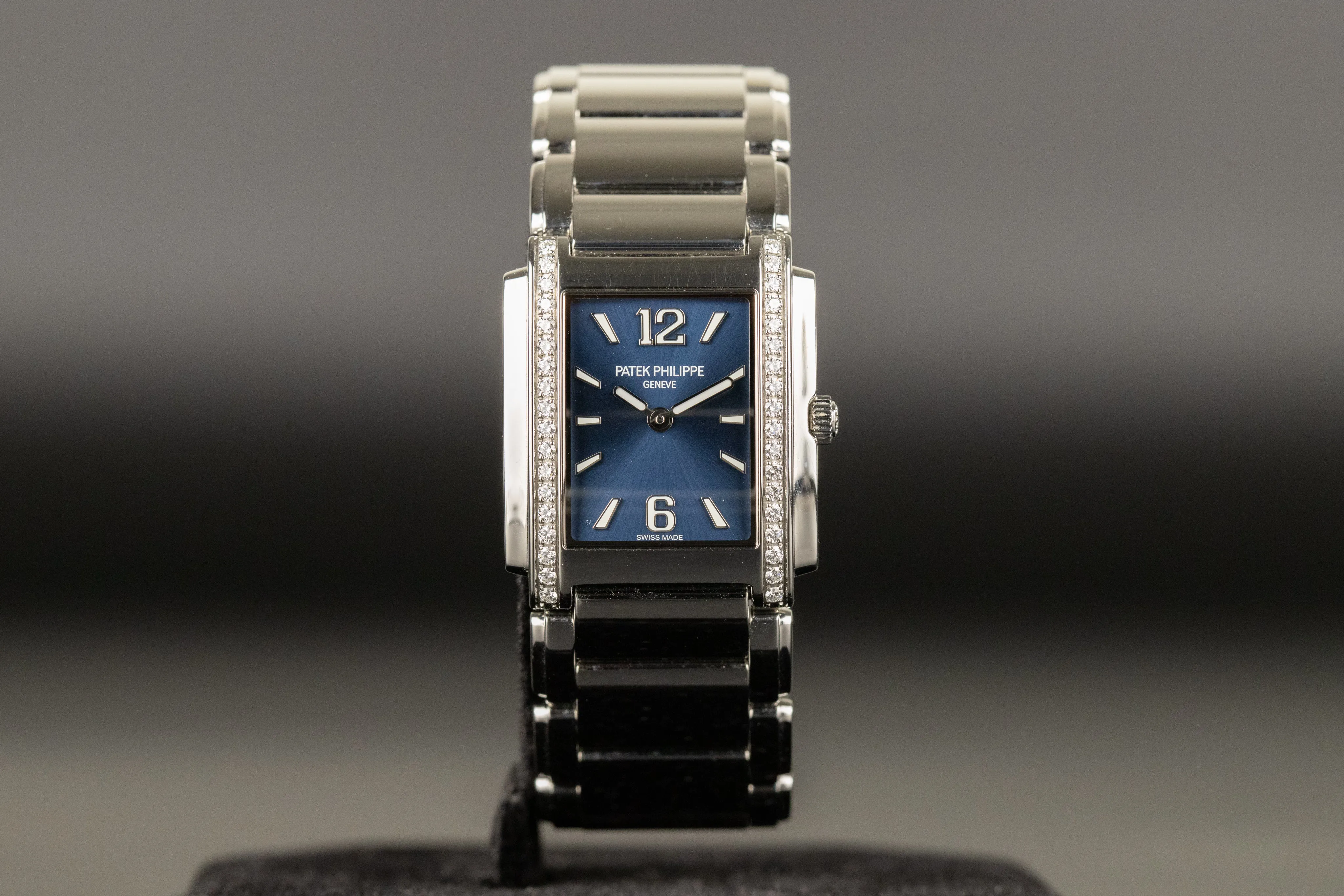 Patek Philippe Twenty~4 4910/1200A 25.1mm Stainless steel Blue