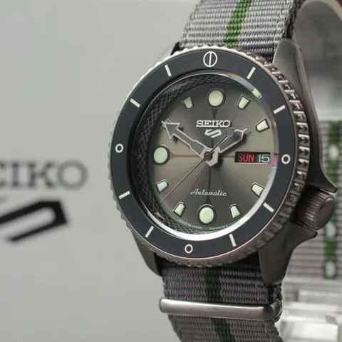 Seiko Seiko 5 SBSA097 44mm Stainless steel Gray