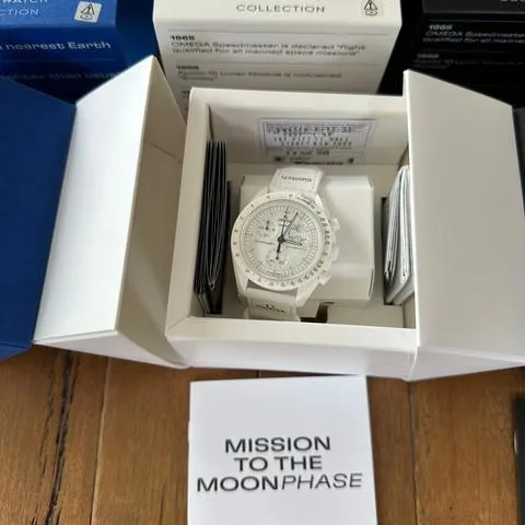 Swatch Moonswatch SO33N700 42mm Ceramic White 3