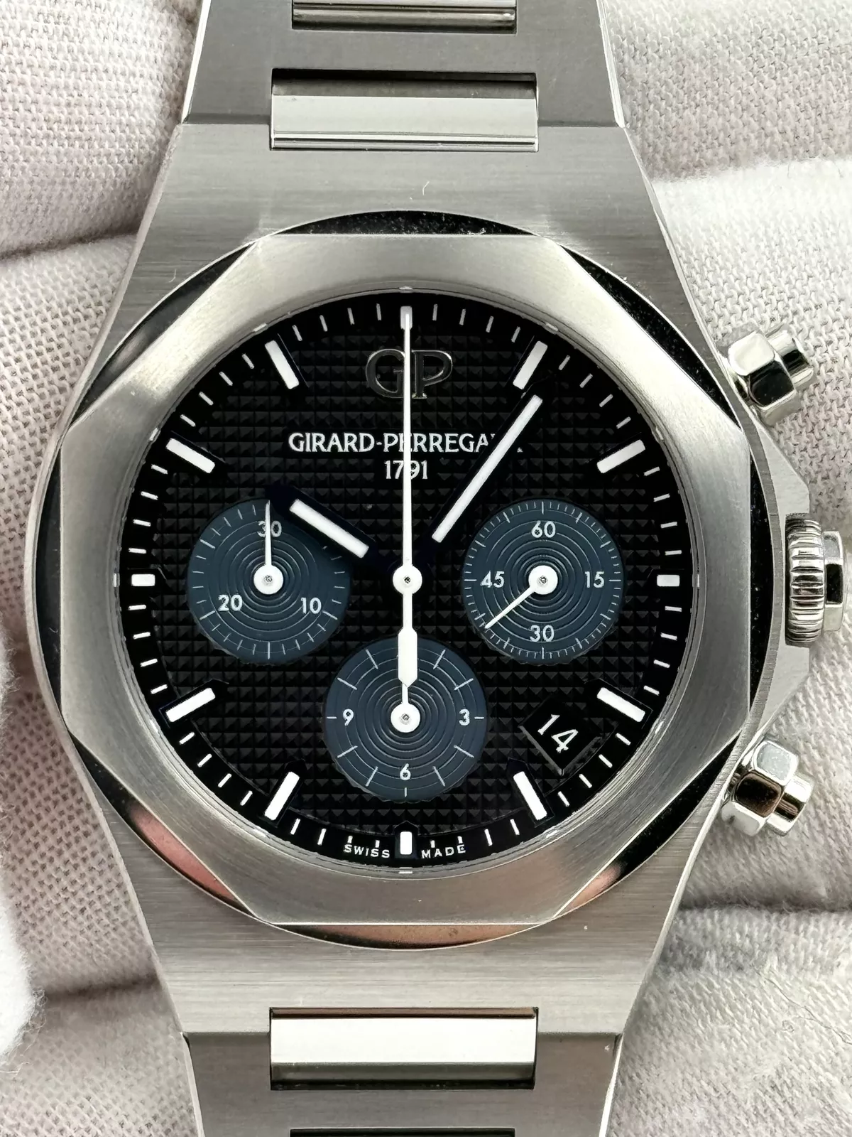 Girard-Perregaux Laureato 81040 38mm Stainless steel Black