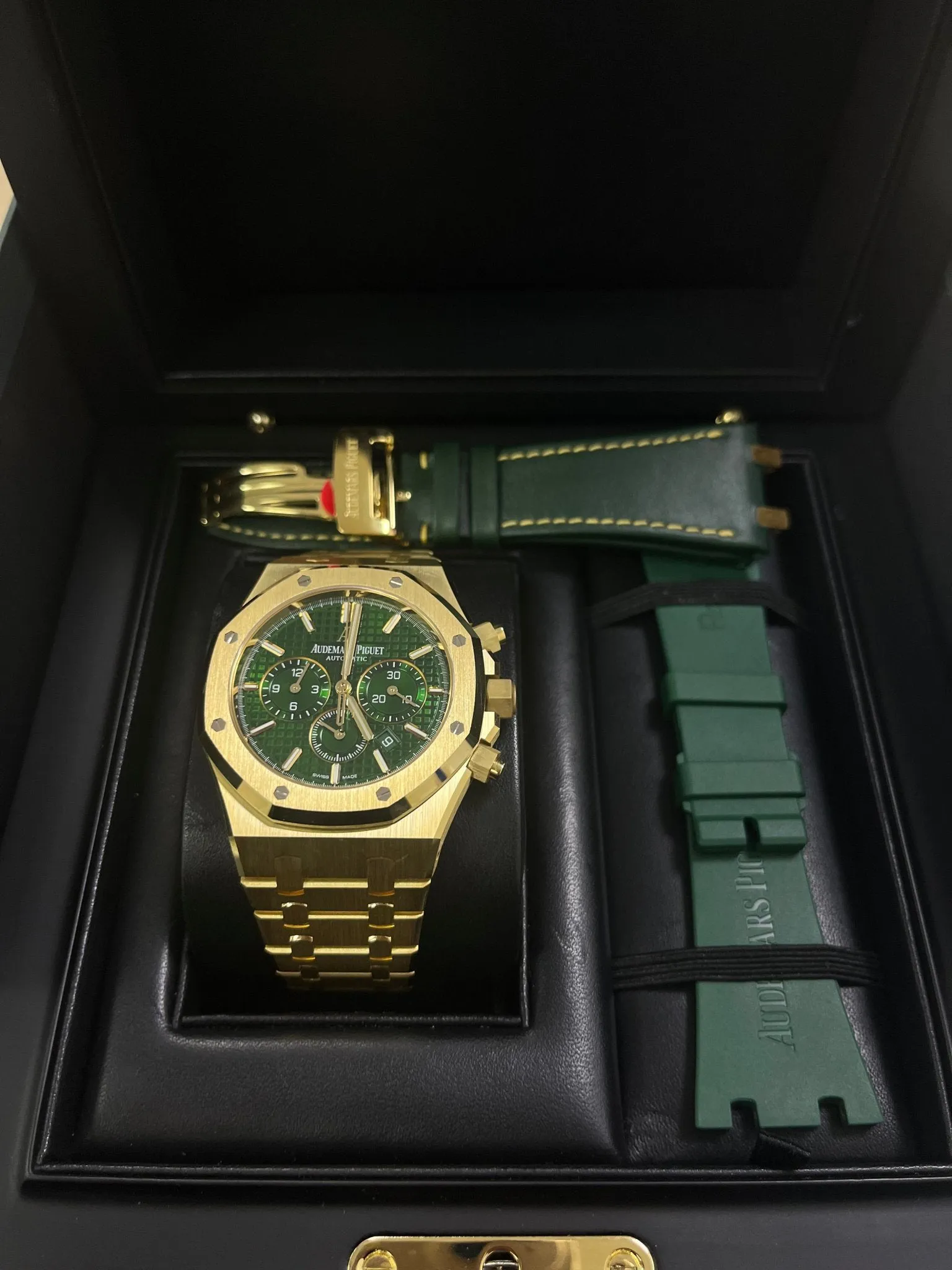 Audemars Piguet Royal Oak 26331BA.OO.1220BA.02 41mm Yellow gold Green 1