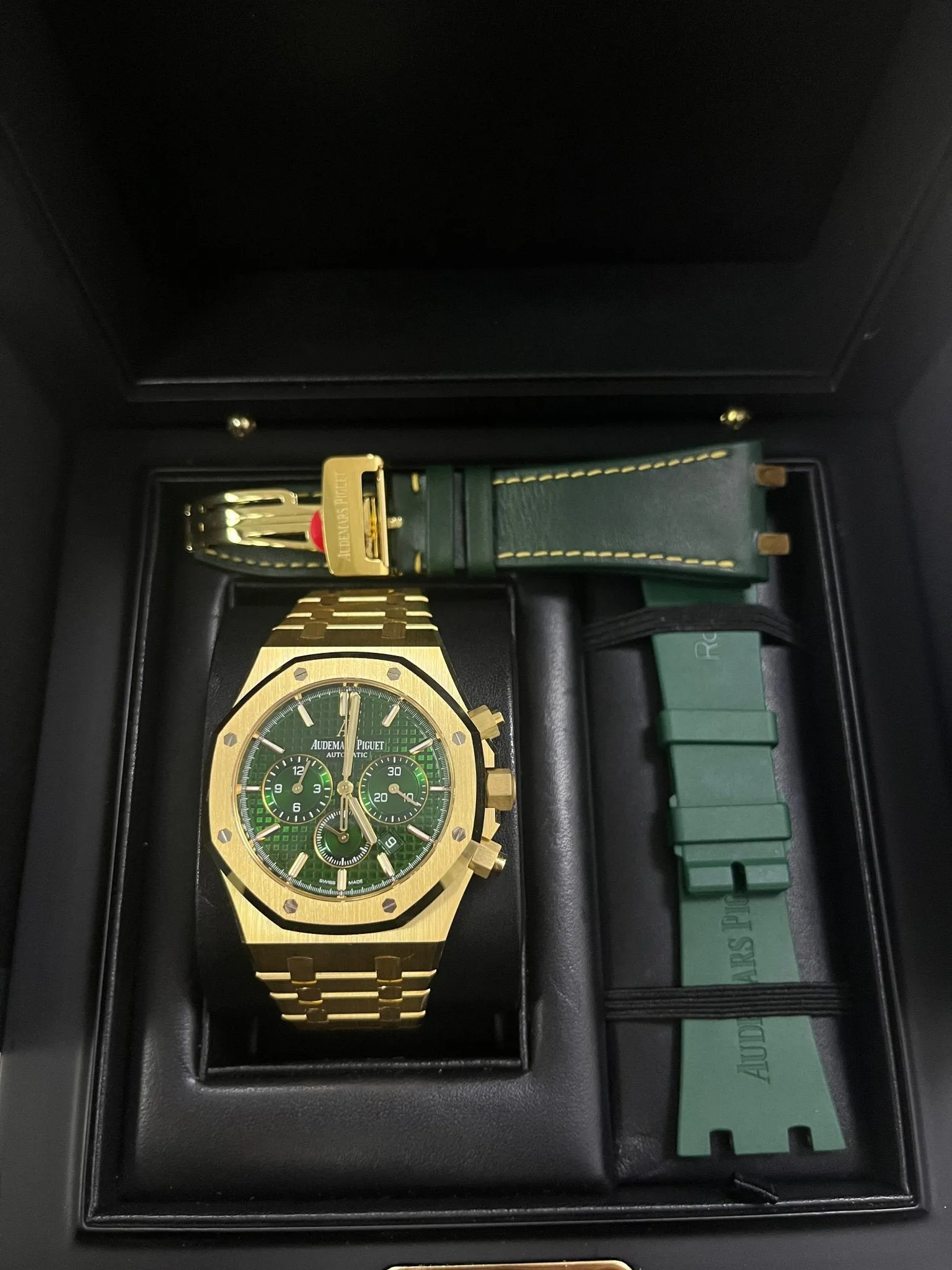 Audemars Piguet Royal Oak 26331BA.OO.1220BA.02 41mm Yellow gold Green 2