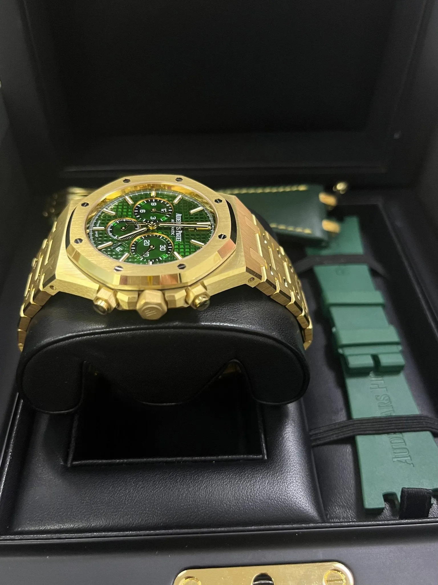 Audemars Piguet Royal Oak 26331BA.OO.1220BA.02 41mm Yellow gold Green 5