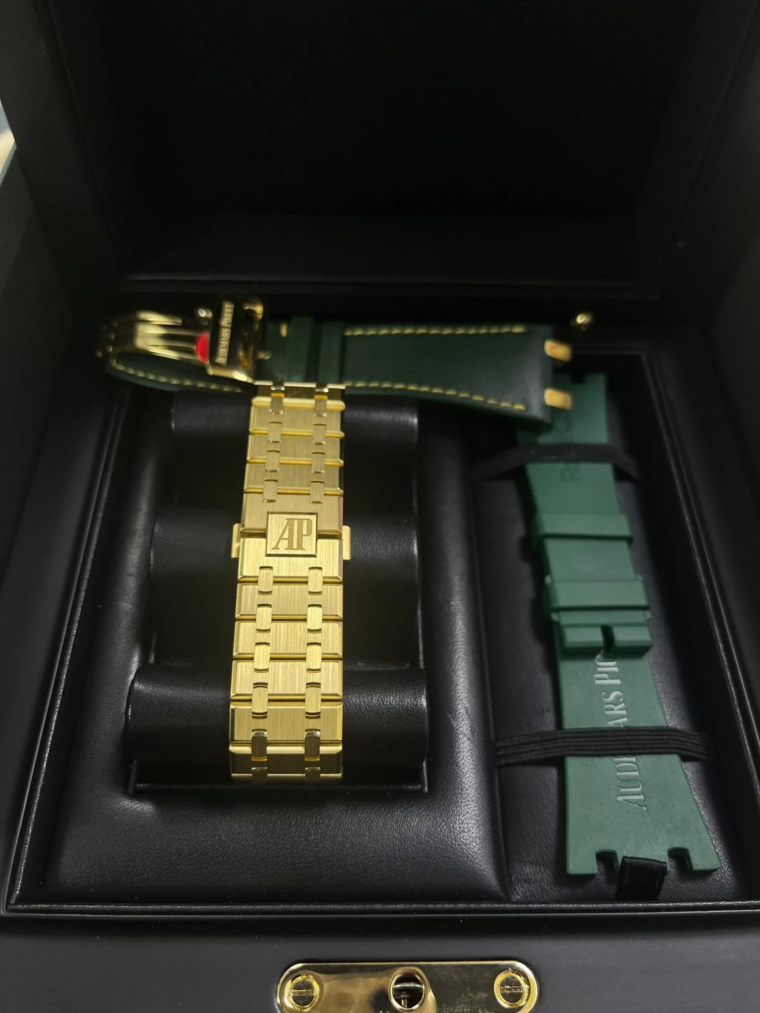 Audemars Piguet Royal Oak 26331BA.OO.1220BA.02 41mm Yellow gold Green 7