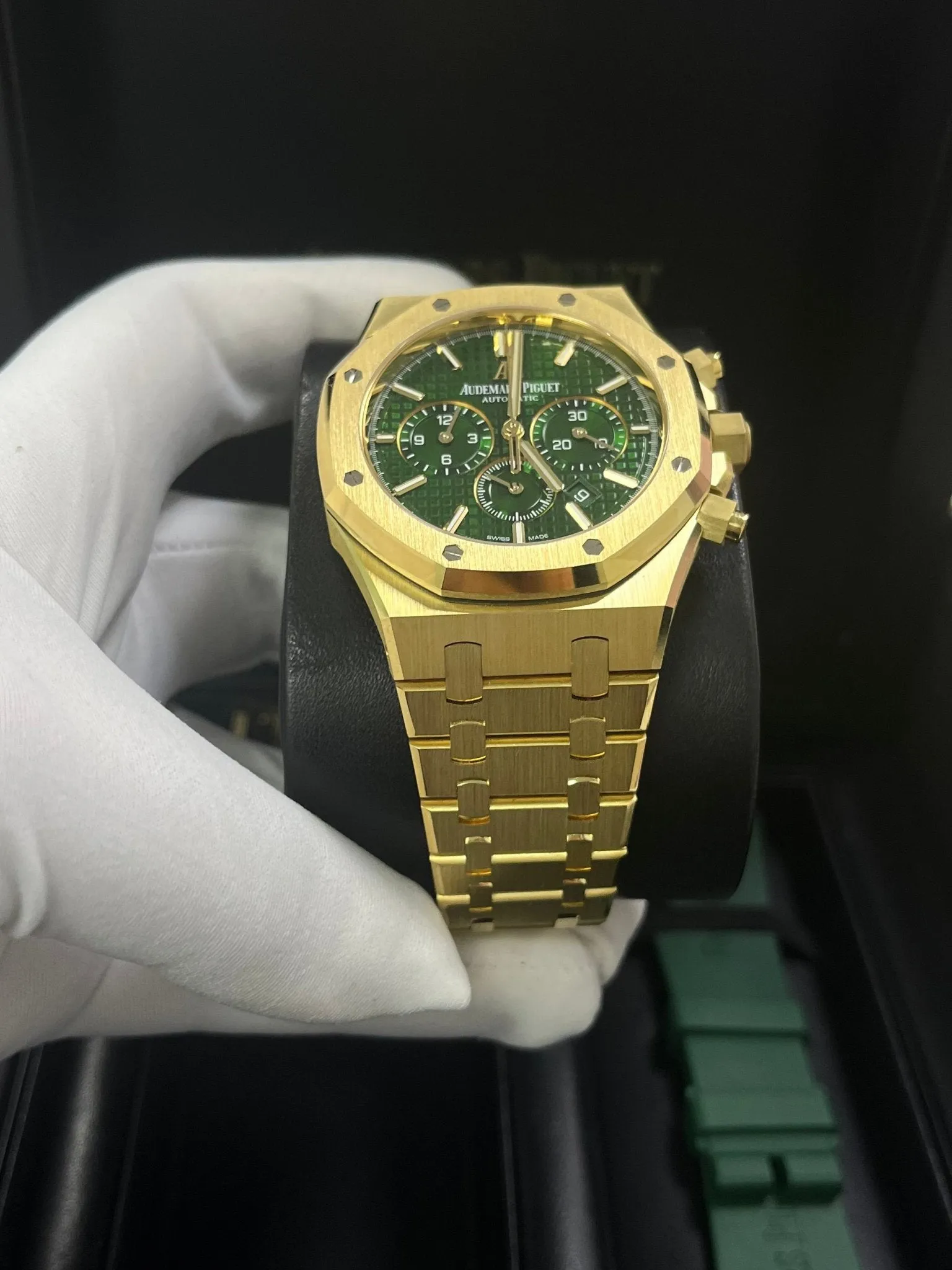 Audemars Piguet Royal Oak 26331BA.OO.1220BA.02 41mm Yellow gold Green 9