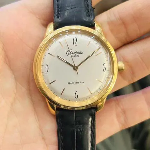 Glashütte Sixties 1-39-52-01-01-04 39mm Rose gold Silver