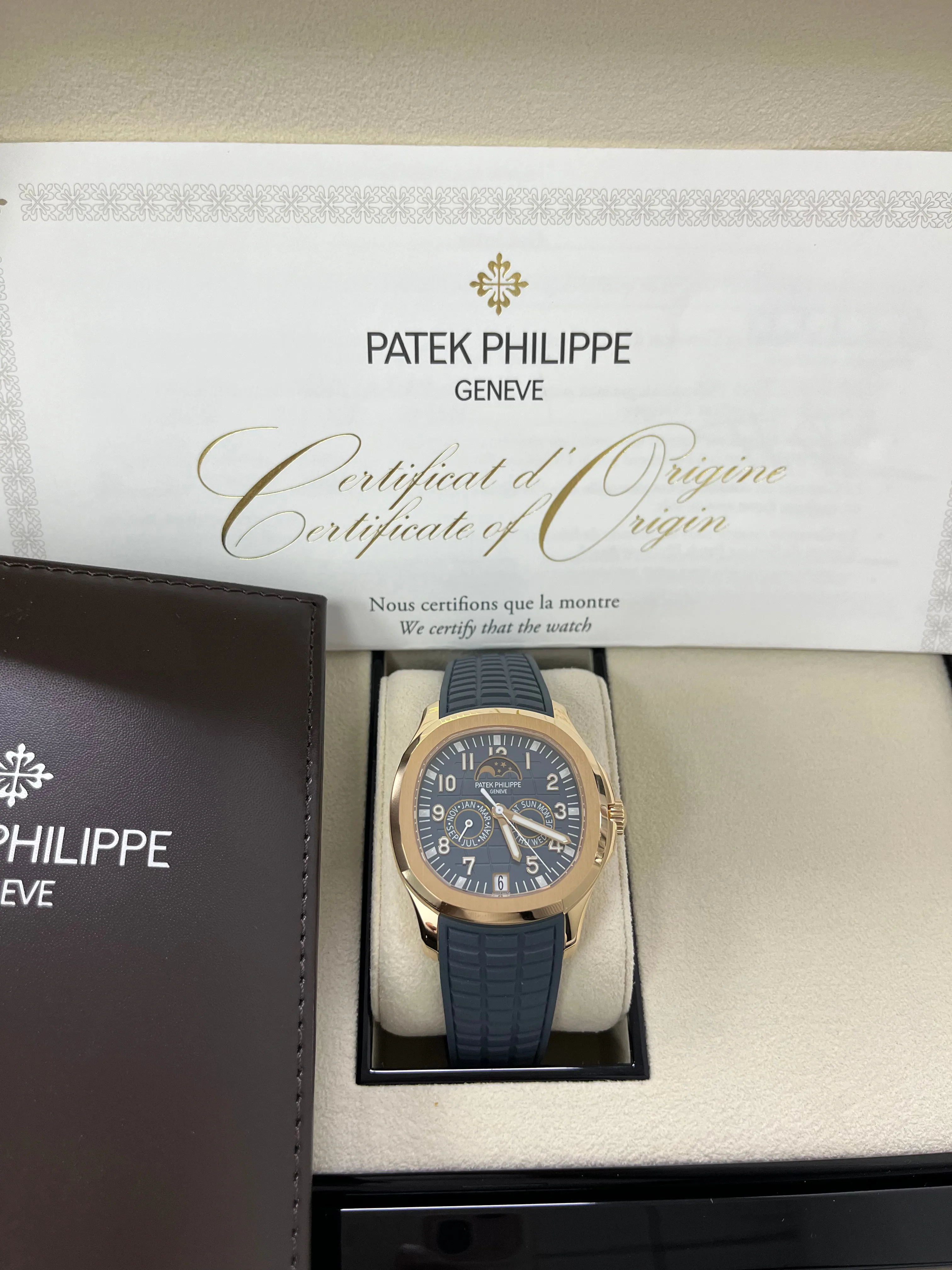 Patek Philippe Aquanaut 5261R-001 40mm Rose gold Gray 2