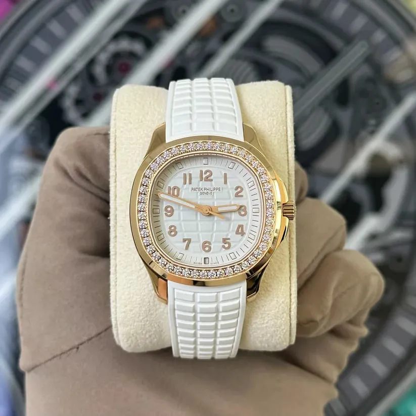 Patek Philippe Aquanaut 5269/200R-001 39mm Rose gold White