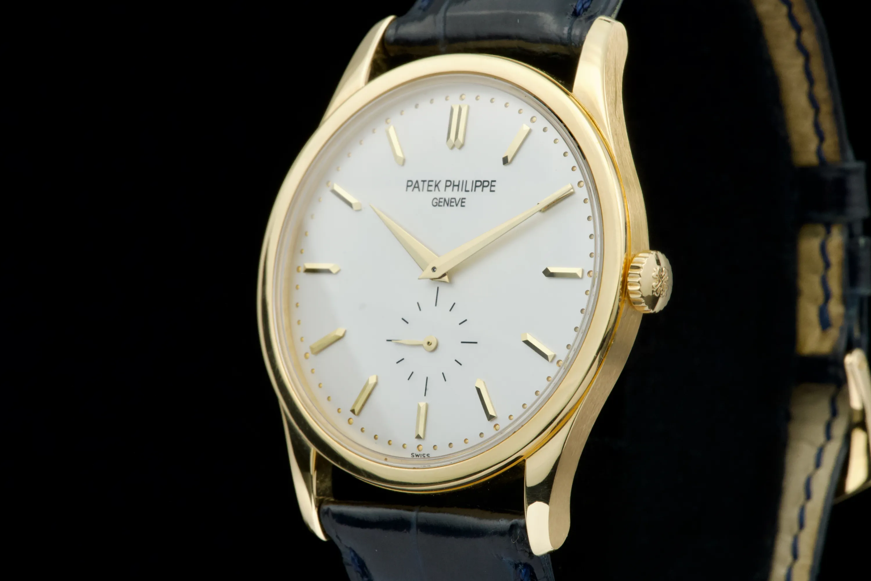 Patek Philippe Calatrava 5196j 37mm Yellow gold patina 1