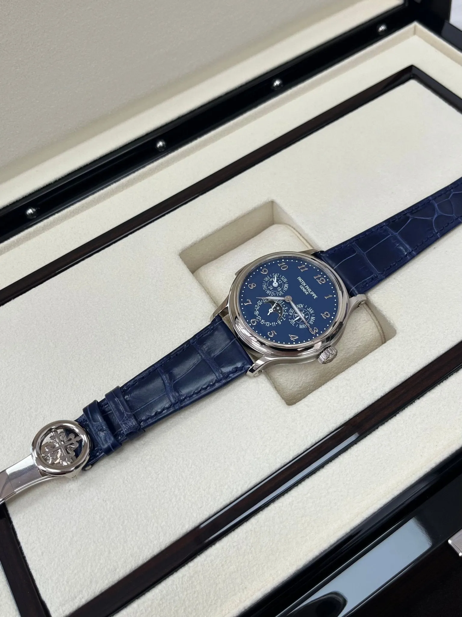 Patek Philippe Minute Repeater Perpetual Calendar 5374 42mm White gold Blue 10