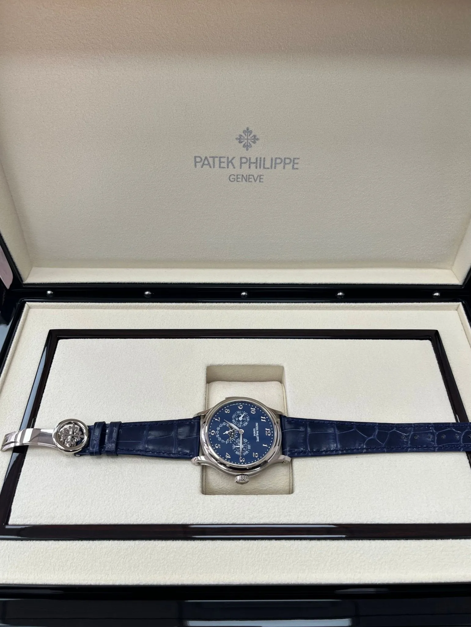 Patek Philippe Minute Repeater Perpetual Calendar 5374 42mm White gold Blue 11