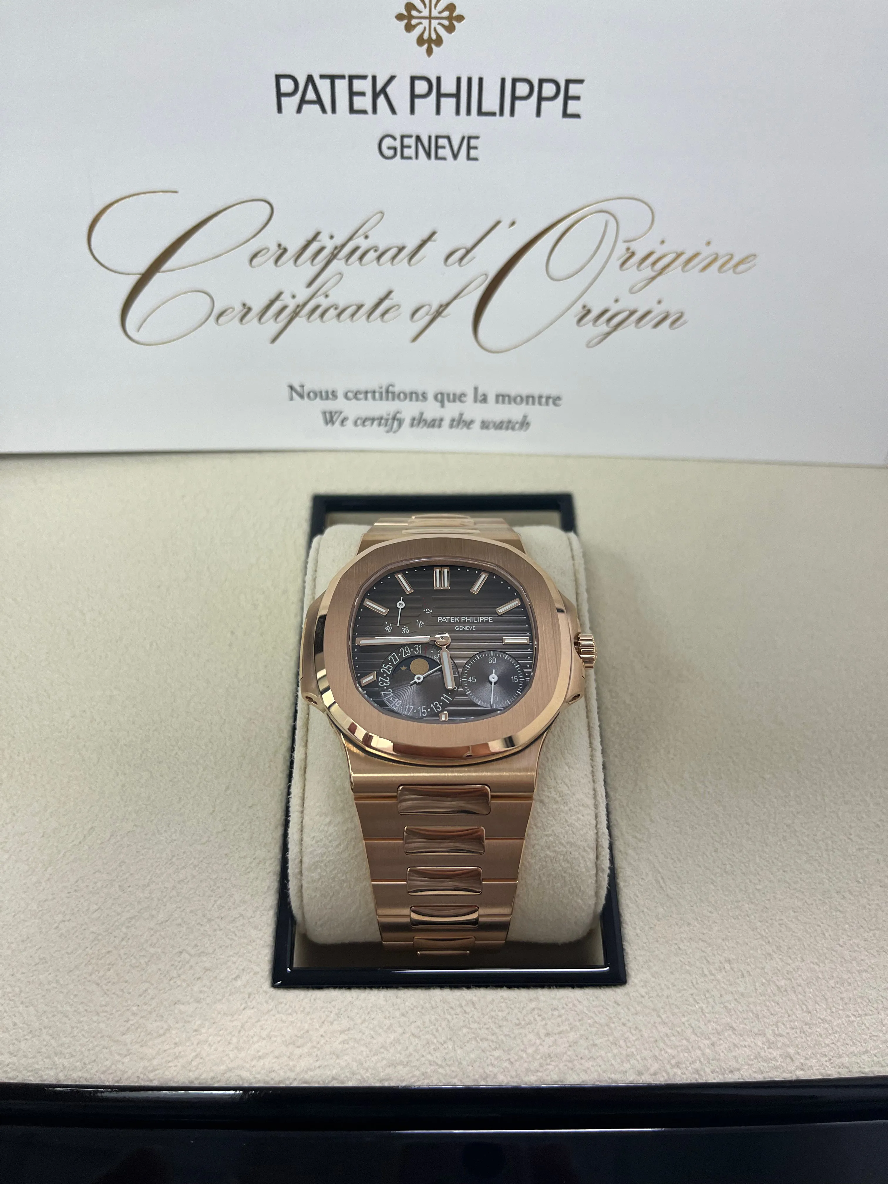 Patek Philippe Nautilus 5712/1R-001 40mm Rose gold Brown 3