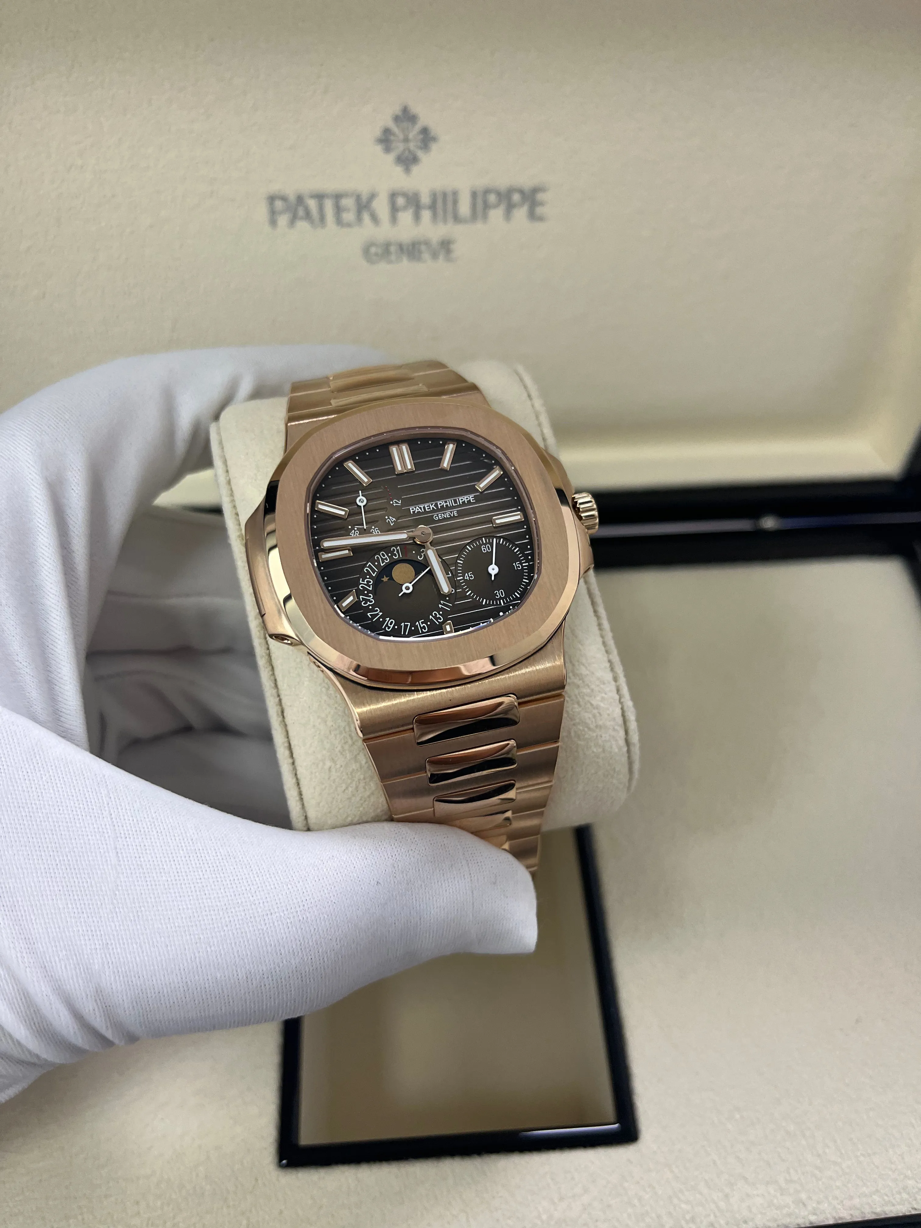 Patek Philippe Nautilus 5712/1R-001 40mm Rose gold Brown 7