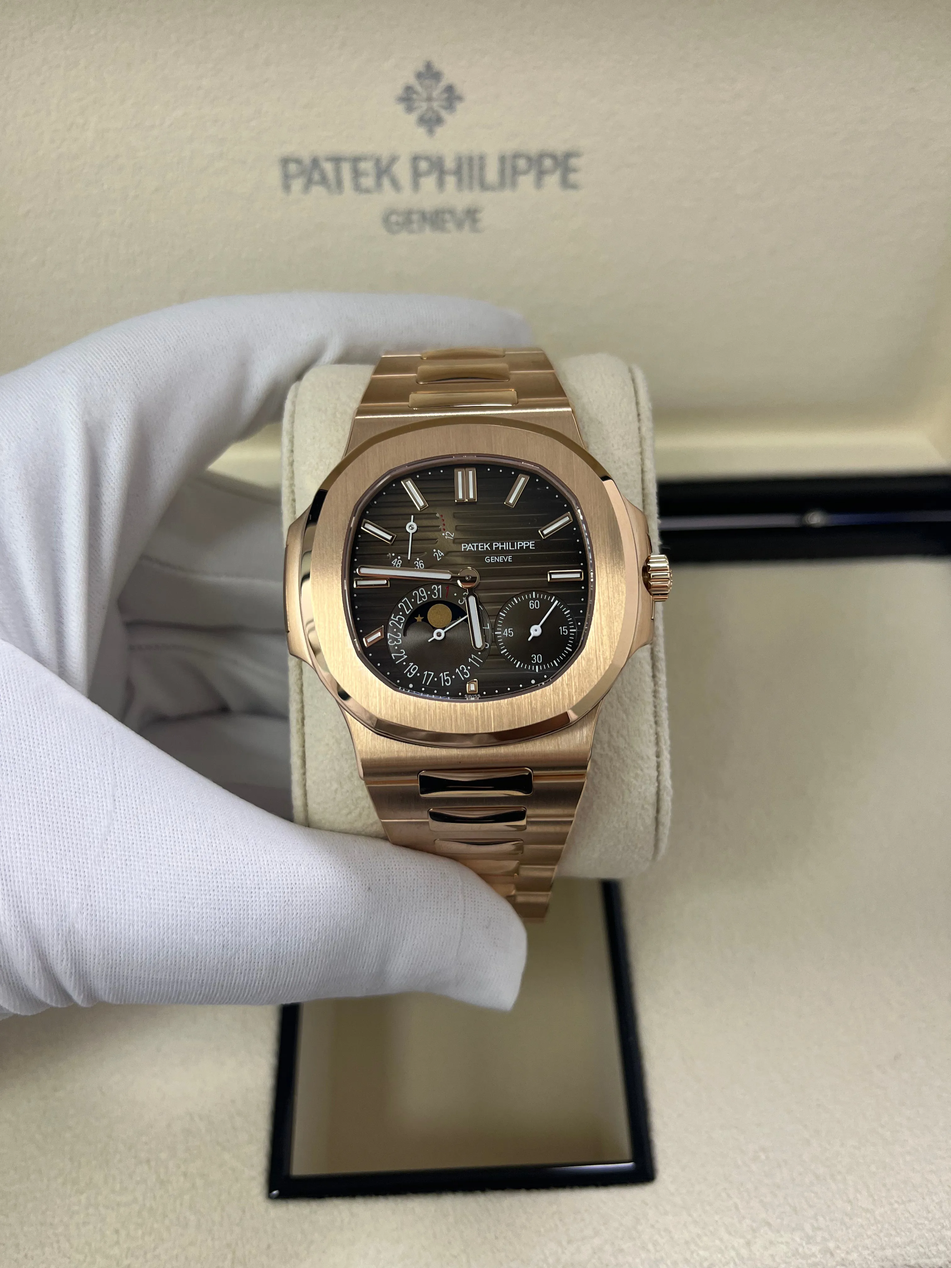 Patek Philippe Nautilus 5712/1R-001 40mm Rose gold Brown 11