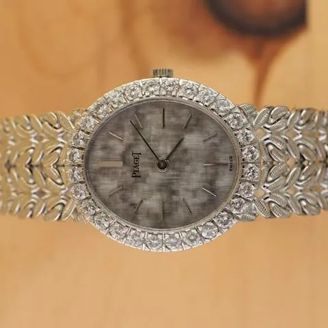 Piaget Limelight 9814 24mm White gold Linen