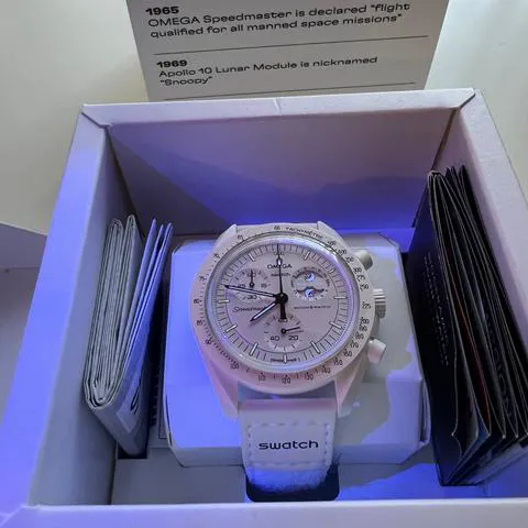 Swatch Moonswatch SO33W700 42mm Ceramic White