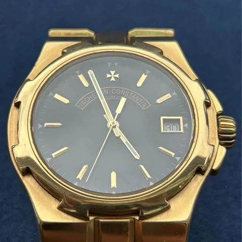 Vacheron Constantin Overseas 42040 37mm Yellow gold Black 1