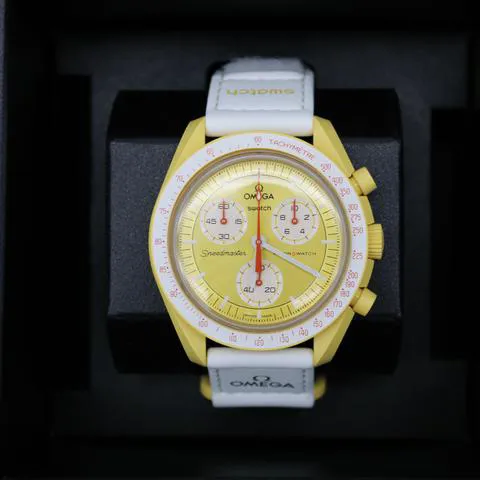 Swatch Moonswatch SO33J100 42mm Ceramic Yellow