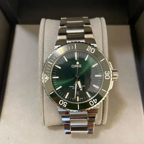 Oris Aquis Date 01 733 7730 4157-07 8 24 05PEB 43.5mm Stainless steel Green