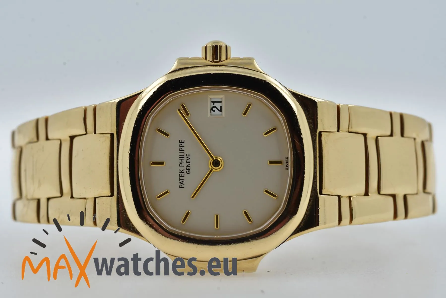 Patek Philippe Nautilus 4700/51 27mm Yellow gold White