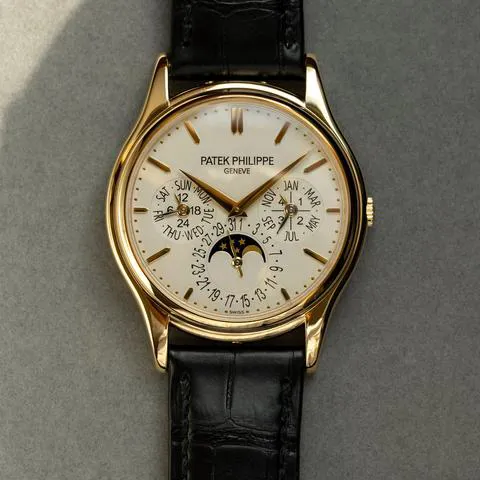 Patek Philippe Perpetual Calendar 5140J-001 37mm Yellow gold Black