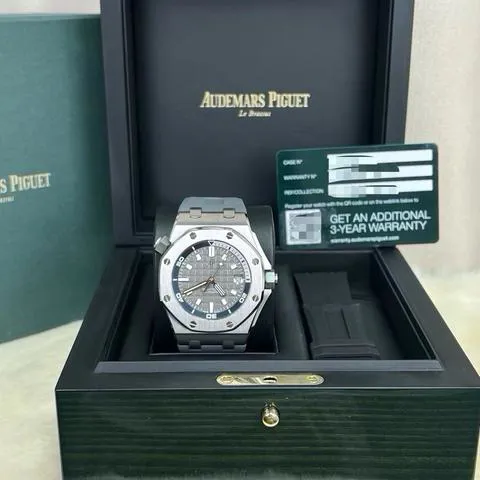 Audemars Piguet Royal Oak Offshore Diver 15720ST.OO.A009CA.01 42mm Stainless steel Gray