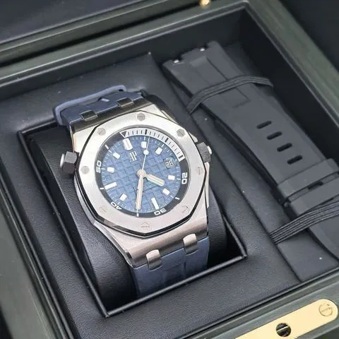 Audemars Piguet Royal Oak Offshore Diver 15720ST.OO.A027CA.01 42mm Stainless steel Blue