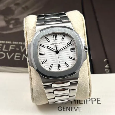 Patek Philippe Nautilus 5711/1A-011 40mm Stainless steel White