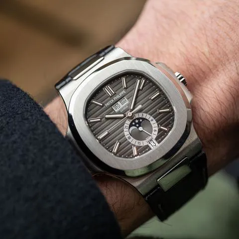 Patek Philippe Nautilus 5726A-001 40.5mm Stainless steel Black