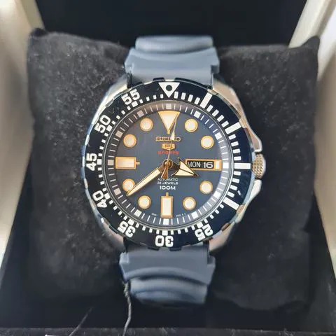 Seiko Seiko 5 SRP605K2 44mm Stainless steel Black