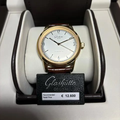 Glashütte Sixties 1-39-52-01-01-04 39mm Rose gold Silver