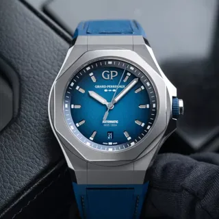 Girard-Perregaux Laureato 81070-21-002-FB6A Titanium Blue