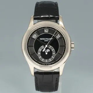 Patek Philippe Annual Calendar 5205G-010 White gold Black