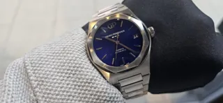 Girard-Perregaux Laureato 81010-11-432-11A Stainless steel Blue