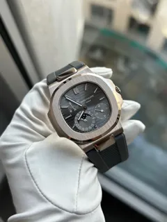 Patek Philippe Nautilus 5712G-001 40mm White gold Gray