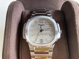 Patek Philippe Nautilus 7118/1A-010 Stainless steel Silver