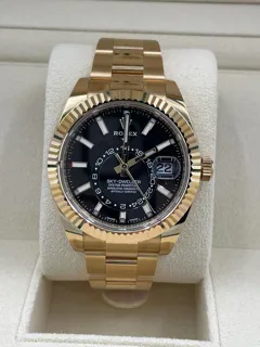 Rolex Sky-Dweller 326938-0004 Yellow gold Black