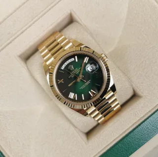 Rolex Day-Date 40 228238-0069 Yellow gold Green