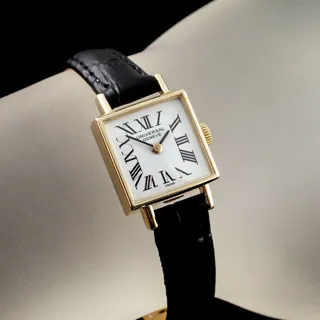 Universal Genève AV-4506 Yellow gold White