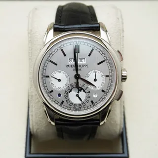 Patek Philippe Perpetual Calendar Chronograph 5270G-015 White gold Silver