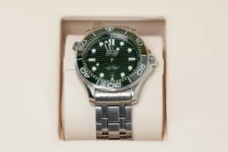 Omega Seamaster Diver 300M 210.30.42.20.10.001 Stainless steel Green